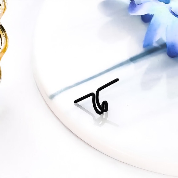 🔴𝟭𝟬/$𝟮𝟱🔴NEW Black Simple Wrap Earring - Picture 4 of 9